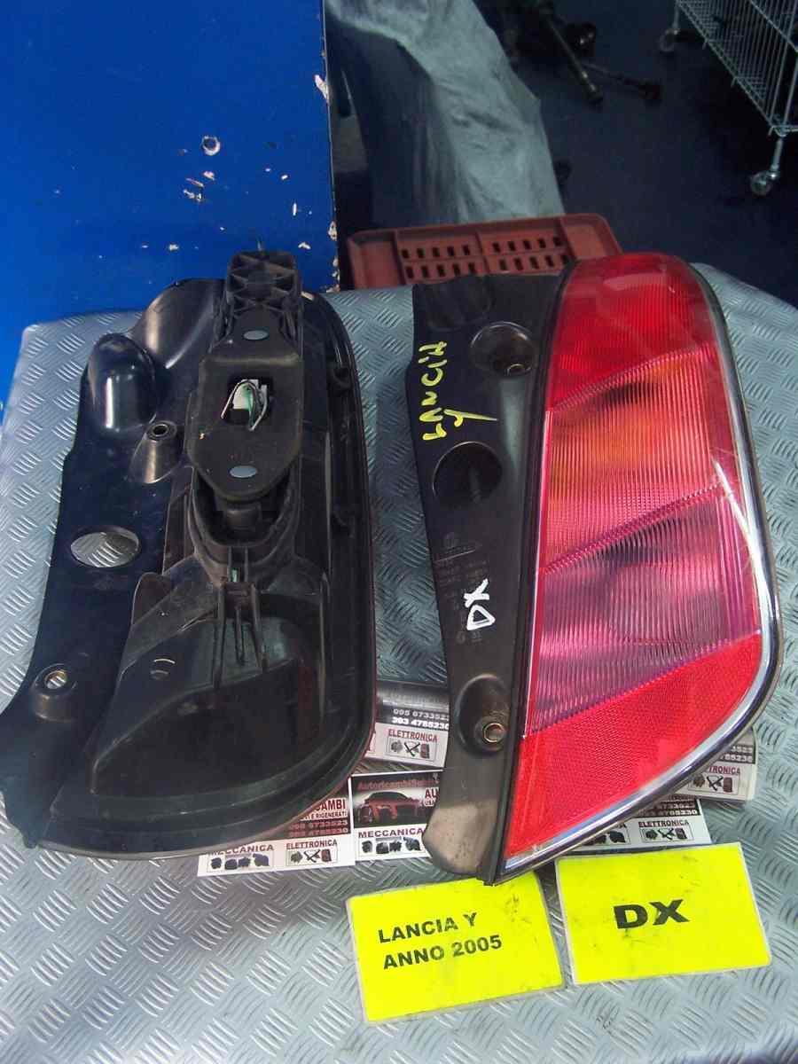 Lancia y dal 2004 al 2010 fanale posteriore dx