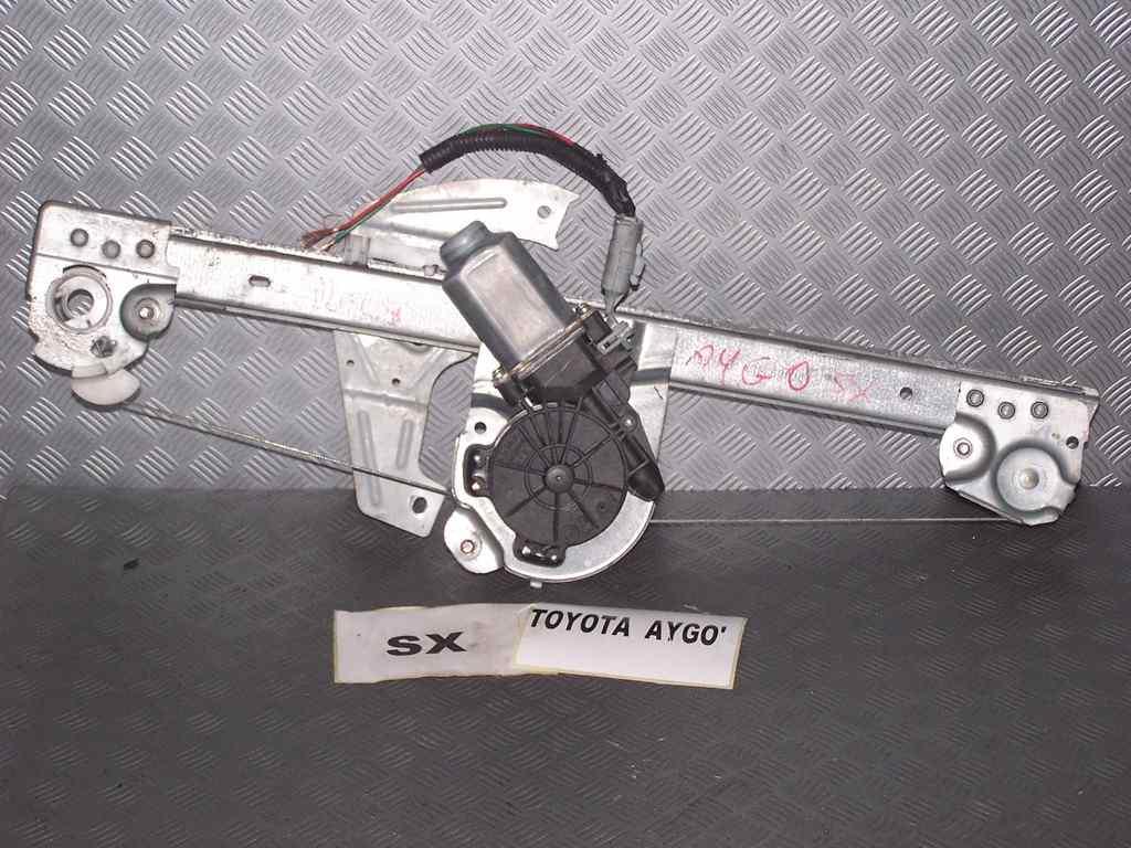 Toyota aygo' dal 2005 al 2012 alzavetro elettrico sx