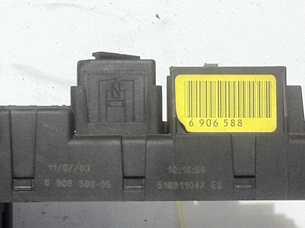 6906588 SCATOLA PORTAFSIBILI BMW 530 E60 <br />