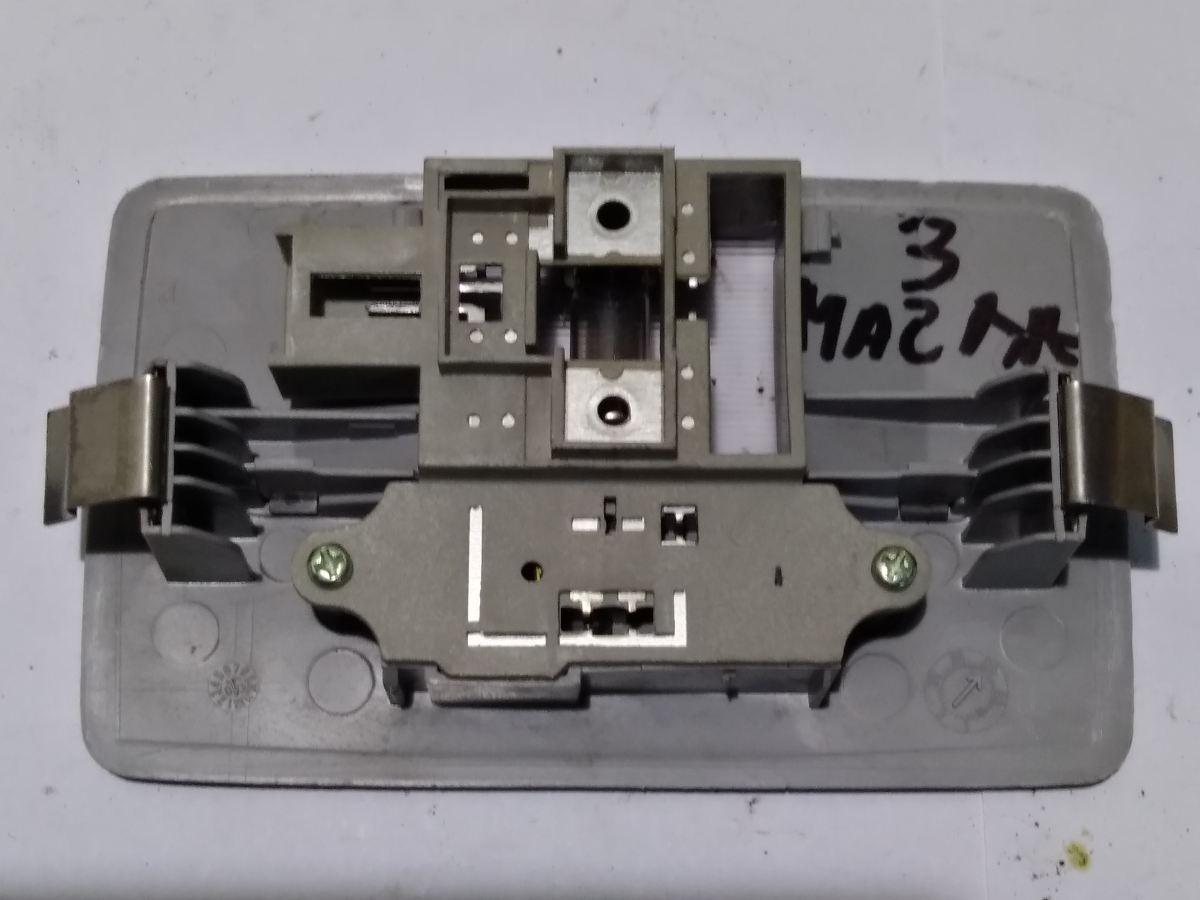 D35051310E30 LUCE INTERNA MAZDA 3  <br />