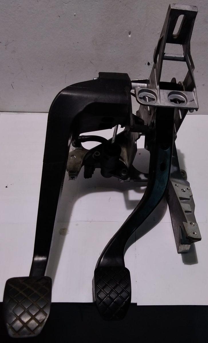 8e1721316a pedaliera freno e frzione audi a4 2.0 tdi