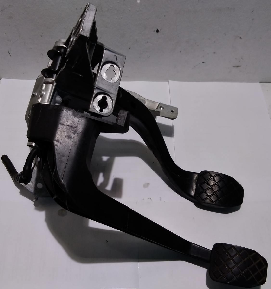 8e1721316a pedaliera freno e frzione audi a4 2.0 tdi