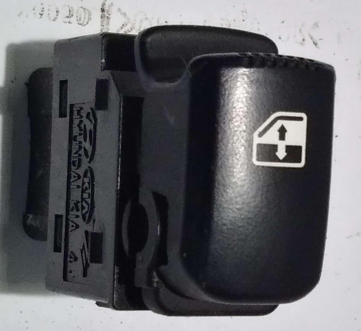 PULSANTE ALZAVETRO POST SX HYUNDAI SANTA FE 935802B500S4'<br /><br /><br />