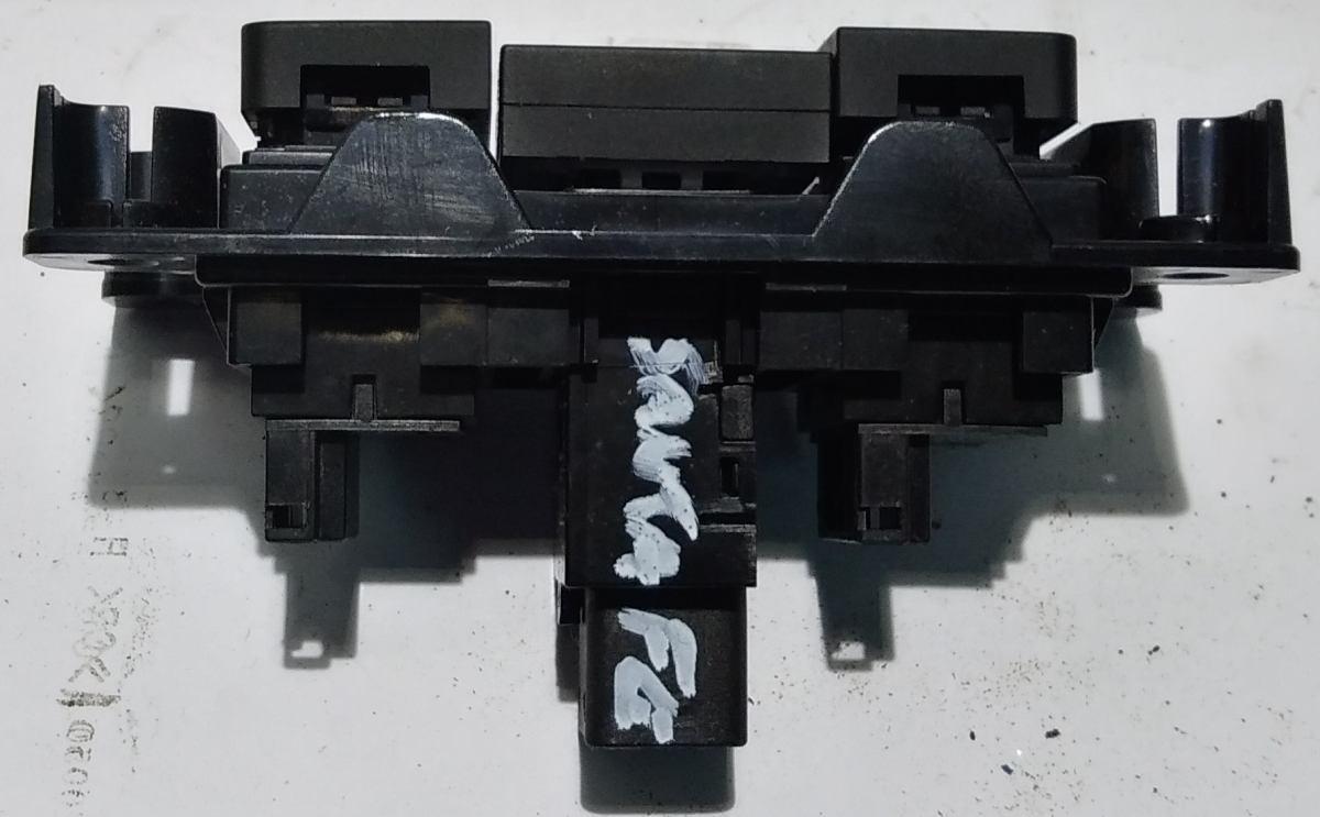 PULSANTE 4X4 E RISCALDAMENTO SEDILI HYUNDAI SANTA FE 60819A<br /><br /><br />