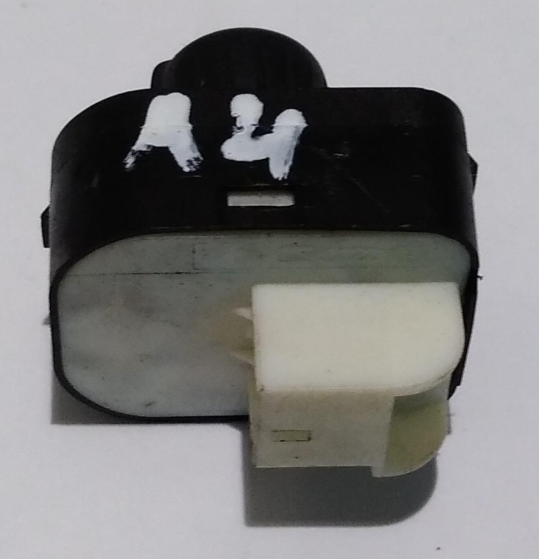 PULSANTE REGOLA SPECCHIETTI AUDI A4 2007 8E0959565A<br /><br /><br />