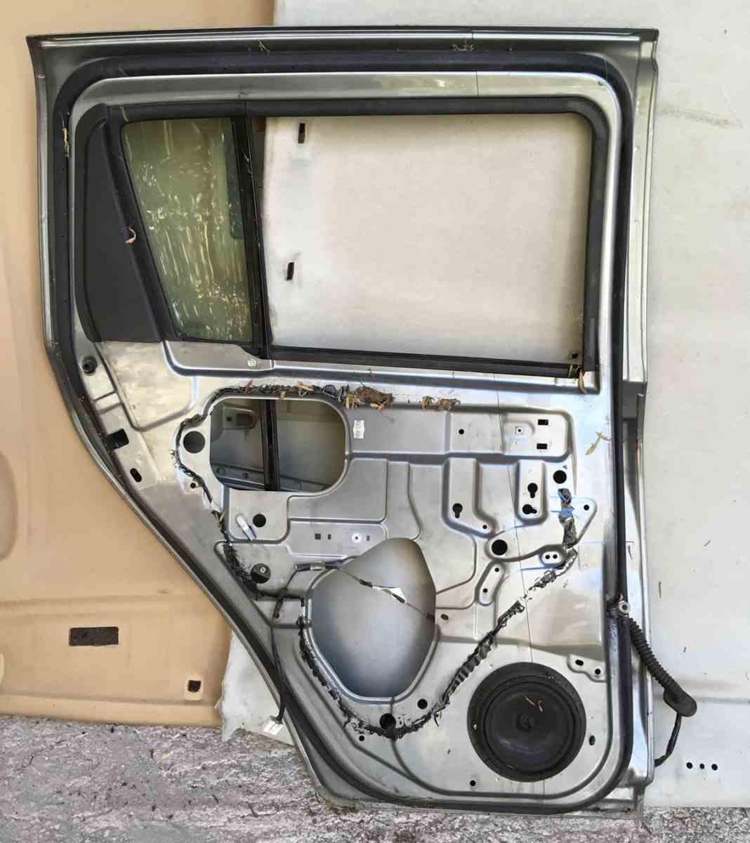 PORTIERA  POST SX SUZUKI SWIFT 6800462J00000<br /><br /><br />