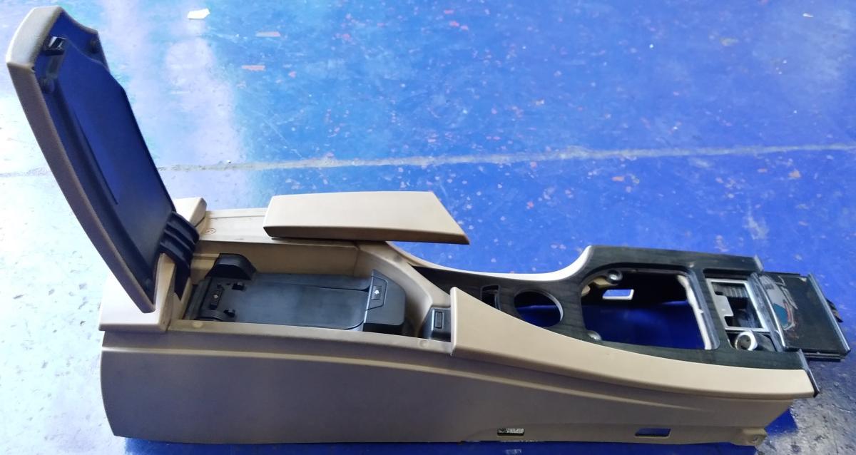 RIVESTIMENTO CENTRALE BMW 530 51169191769<br /><br /><br />