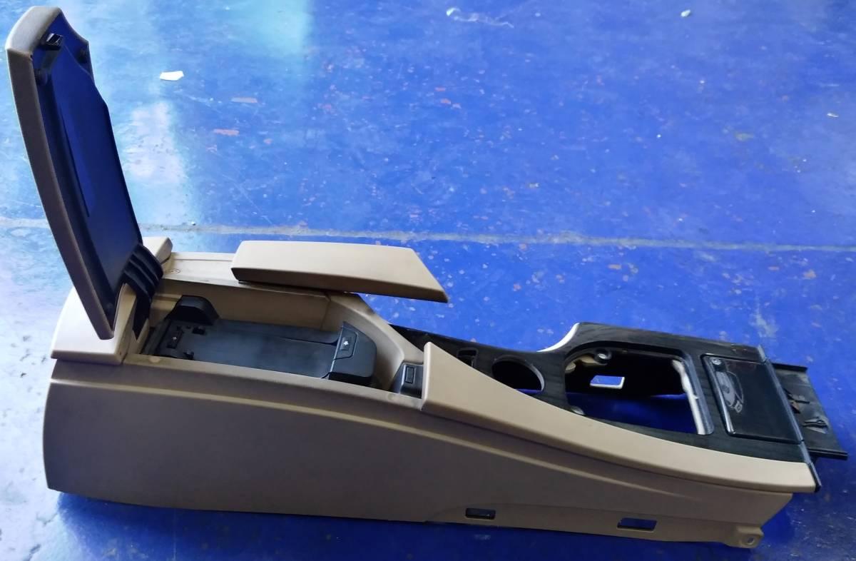 RIVESTIMENTO CENTRALE BMW 530 51169191769<br /><br /><br />