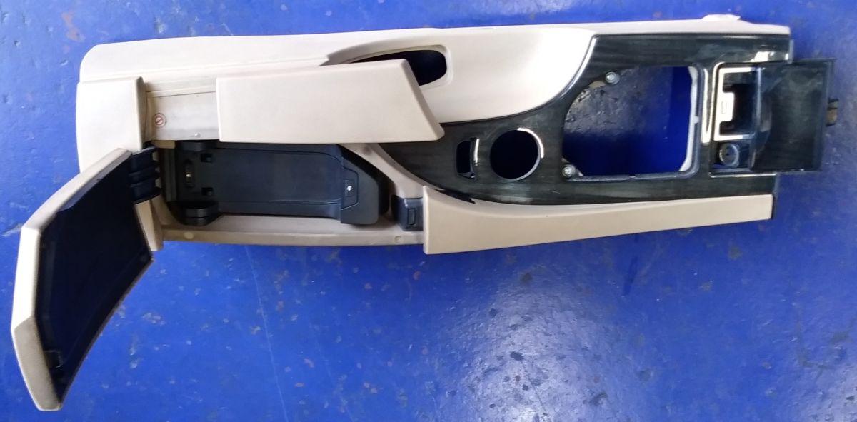 RIVESTIMENTO CENTRALE BMW 530 51169191769<br /><br /><br />