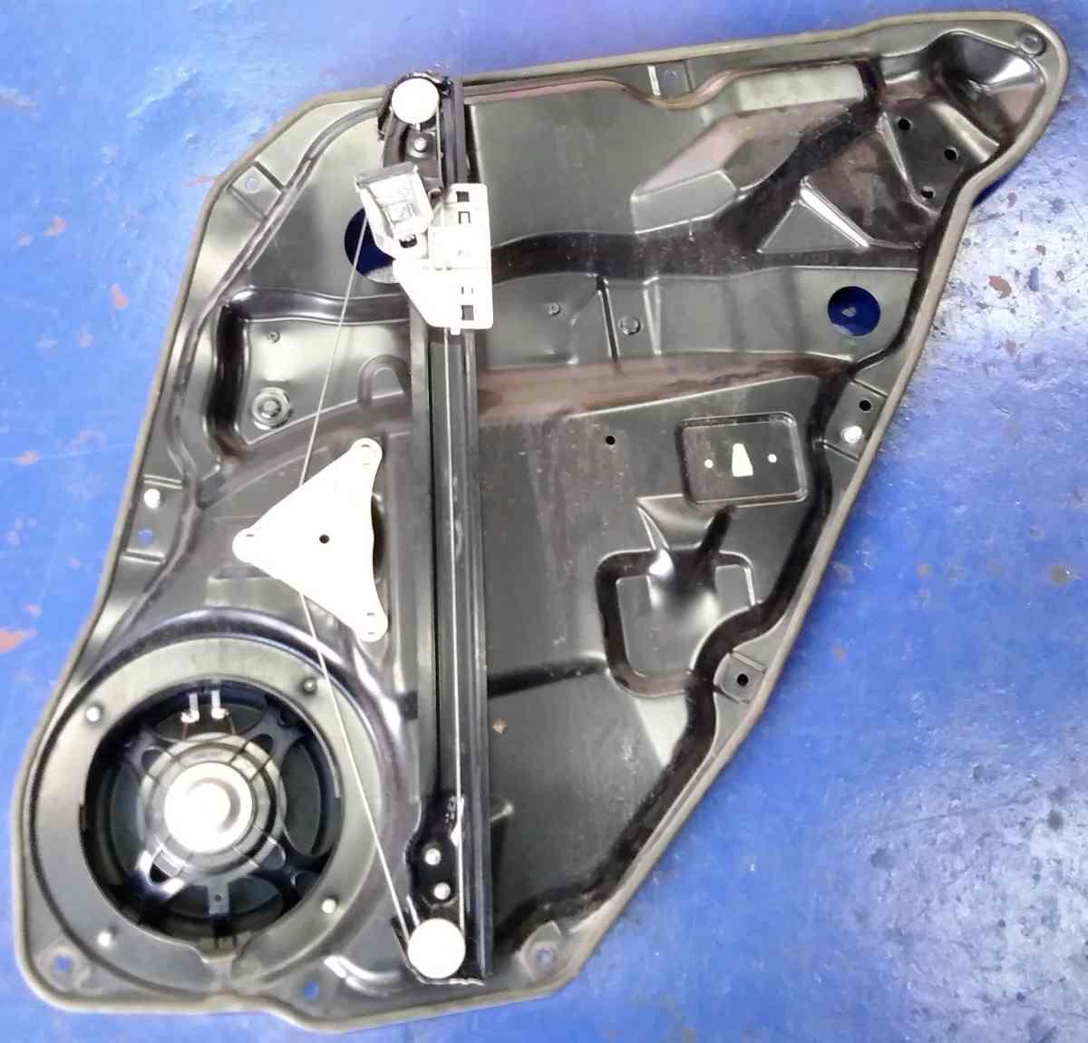 PANNELLO ALZAVETRO POST SX MERCEDES CLASSE R A1648203002<br /><br /><br />