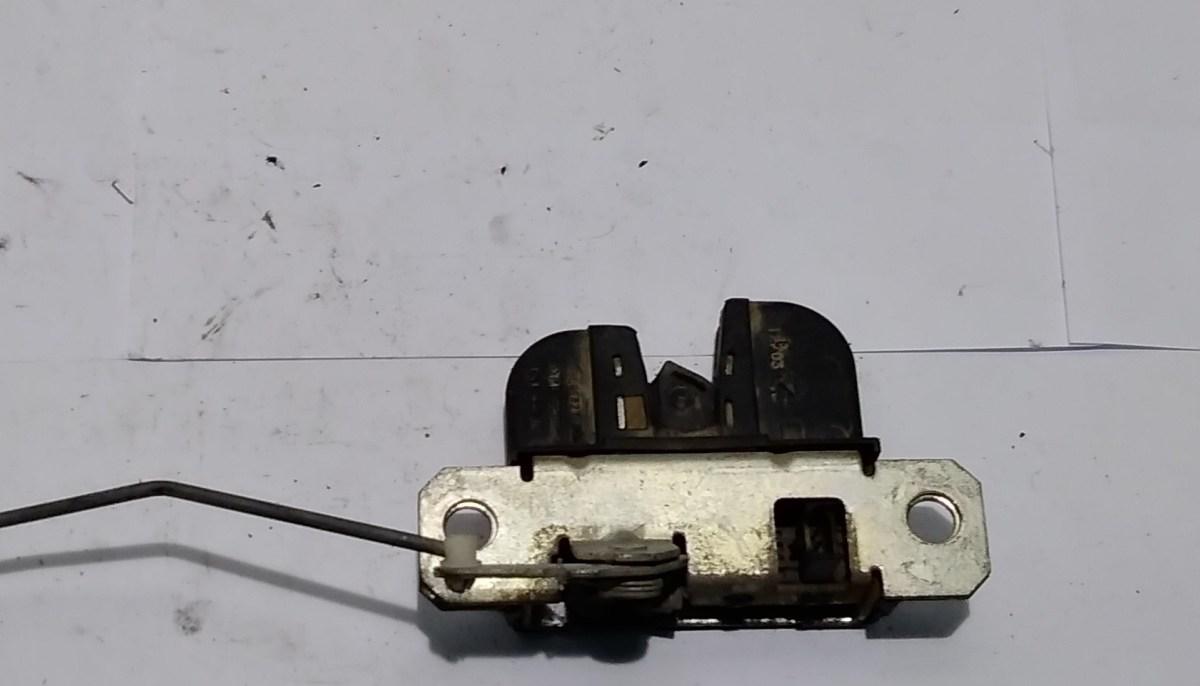 SERRATURA COFANO POST SEAT LEON 6L6827505<br /><br /><br />