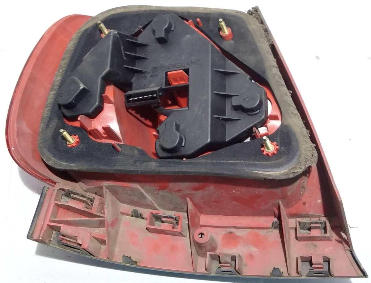 FANALE POST DX AUDI A4 1'SERIE 8D0945112A<br /><br /><br /><br />