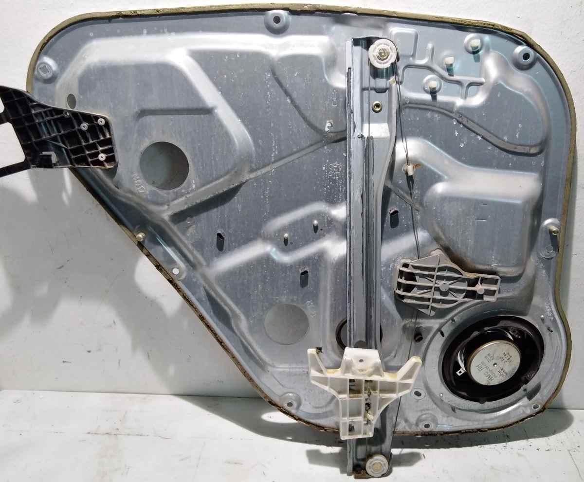 PANNELLO ALZAVETRO POST DX HYUNDAI SANTA FE 834812B000<br /><br /><br />