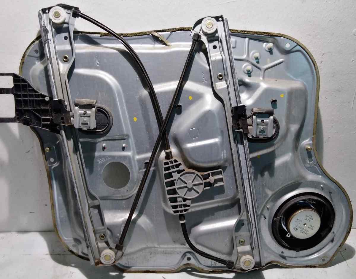 PANNELLO ALZAVETRO ANT DX HYUNDAI SANTA FE 824812B000<br /><br /><br />