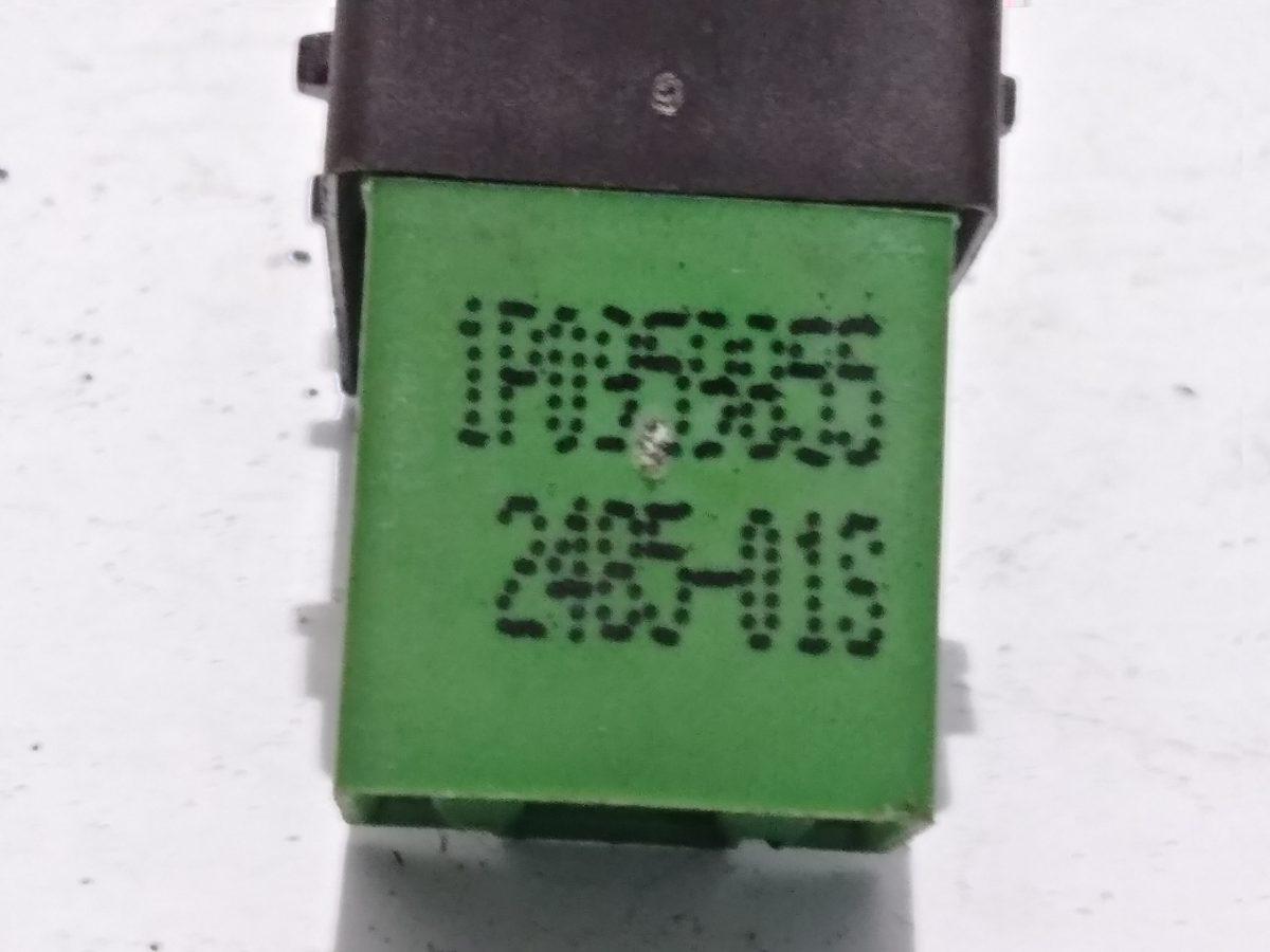 PULSANTE ALZAVETRO POST SX SEAT LEON 1P0959855<br /><br /><br />