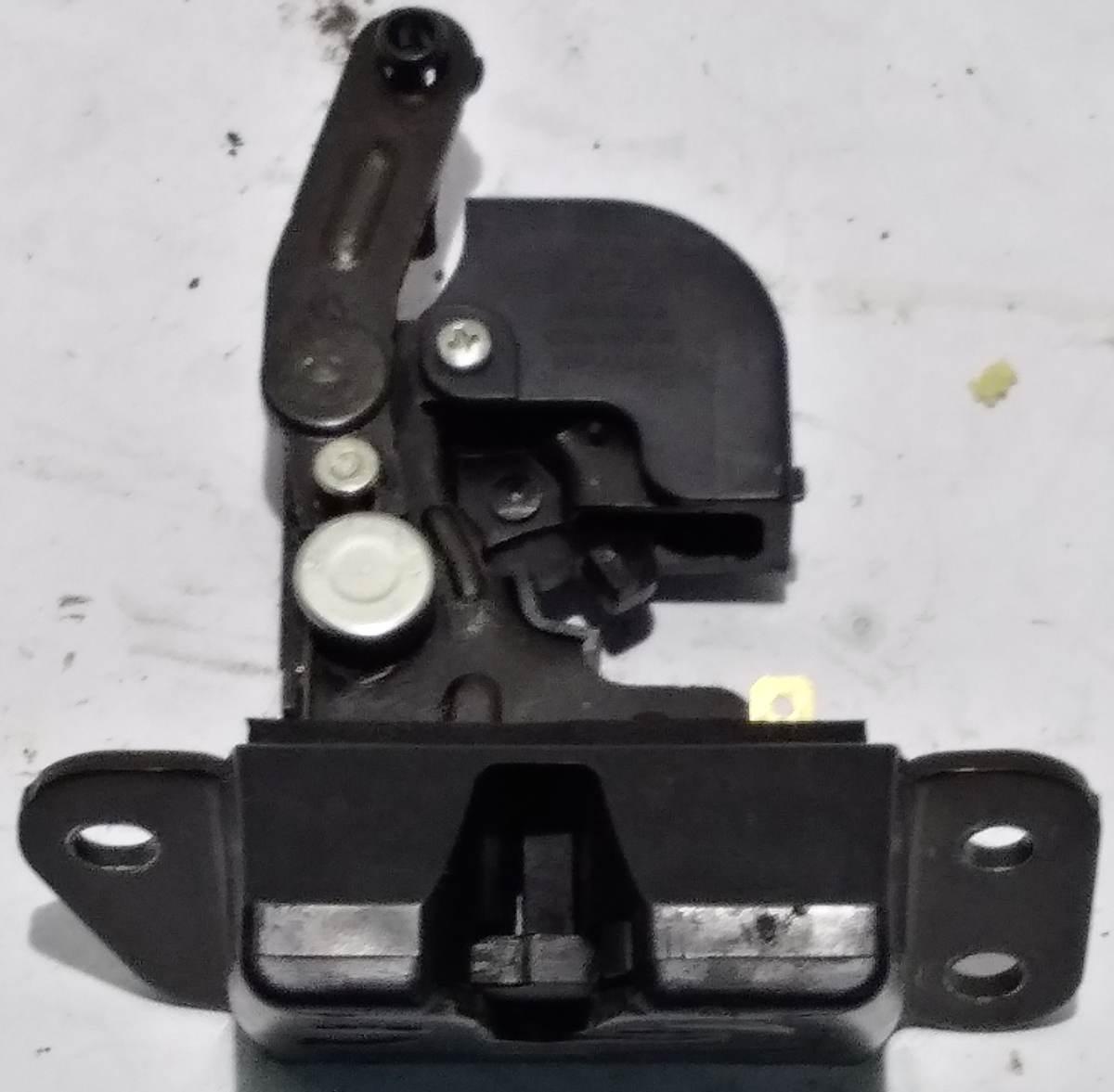 SERRATURA PORTELLONE POST HYUNDAI SANTA FE 812302B000<br /><br /><br />