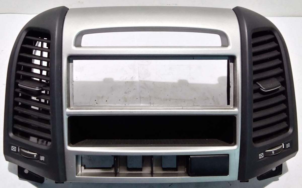 MASCHERINA CENTRALE HYUNDAI SANTA FE 847402B000S4<br /><br /><br /><br />