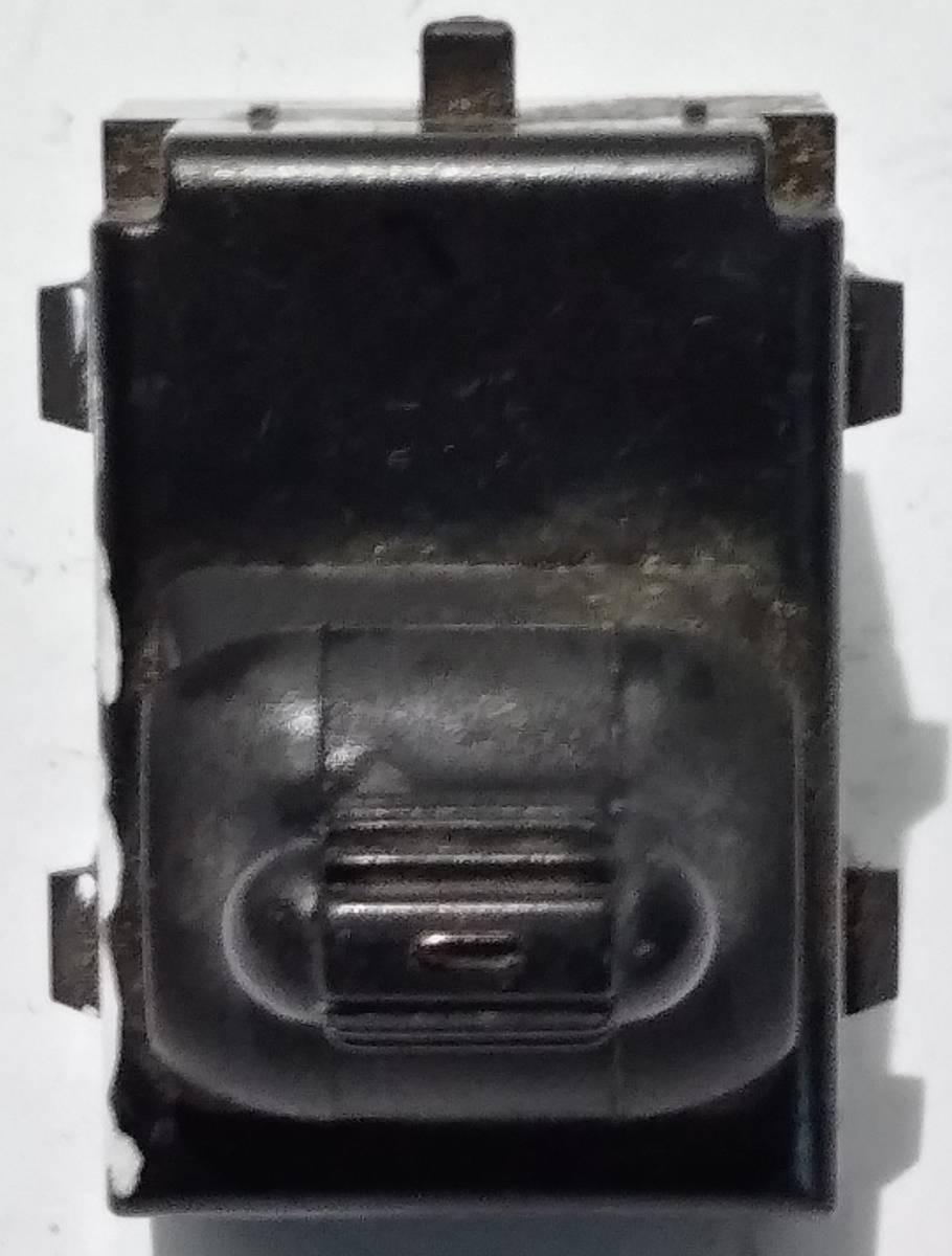 PULSANTE ALZAVETRO DX CRYSLER SEBRING 04602465AA<br /><br /><br />