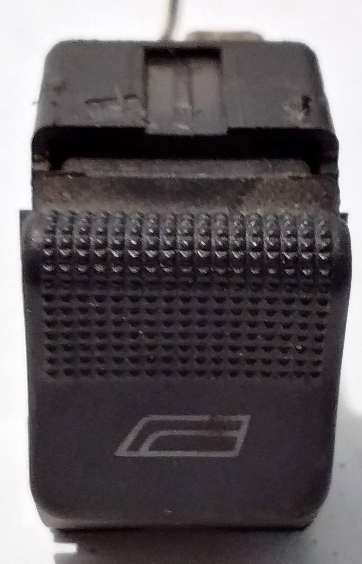 PULSANTE ALZAVETRO ANT DX  AUDI A4 2000 4D095985501C<br /><br /><br />