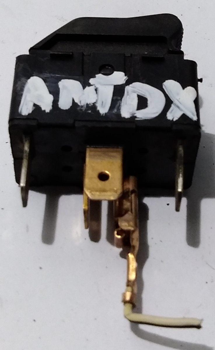 PULSANTE ALZAVETRO ANT DX  AUDI A4 2000 4D095985501C<br /><br /><br />