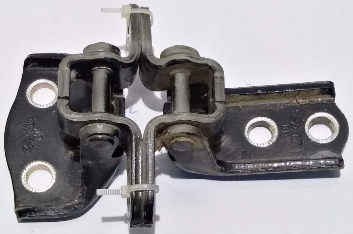 CERNIERA PORTIERA POST SX HYUNDAI SANTA FE 793502B000<br /><br /><br /><br />