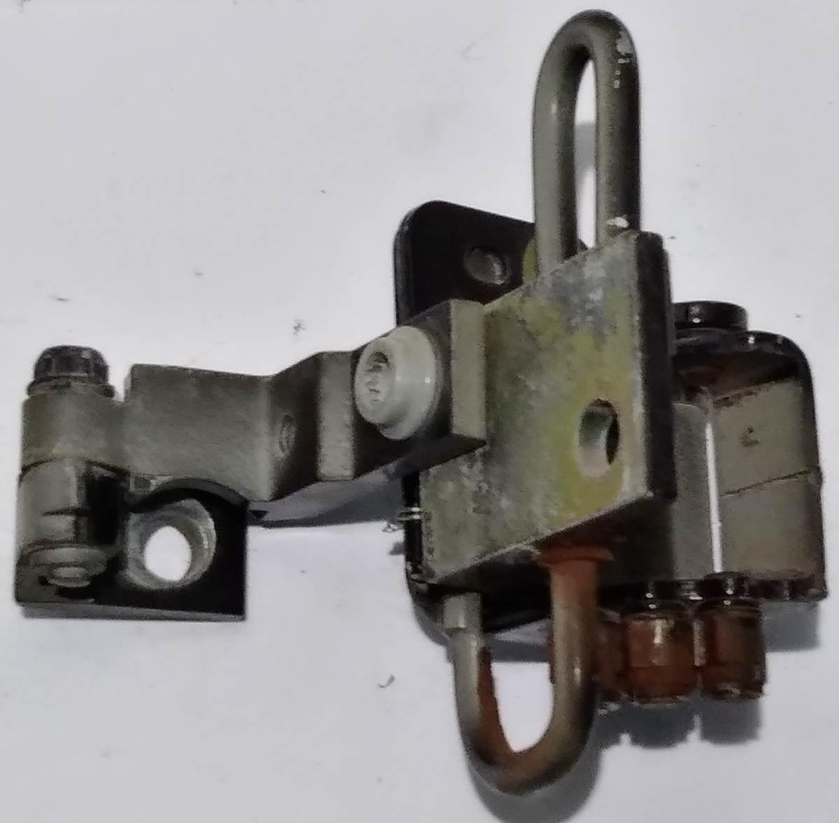 CERNIERA PORTIERA  ANT SX SEAT LEON 6Q0831411A<br /><br /><br />