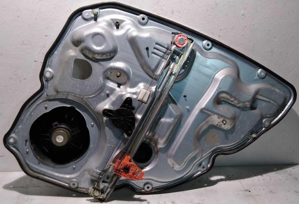 PANNELLO ALZAVETRO POST SX FIAT CROMA 2005/10 71740203<br /><br /><br /><br />