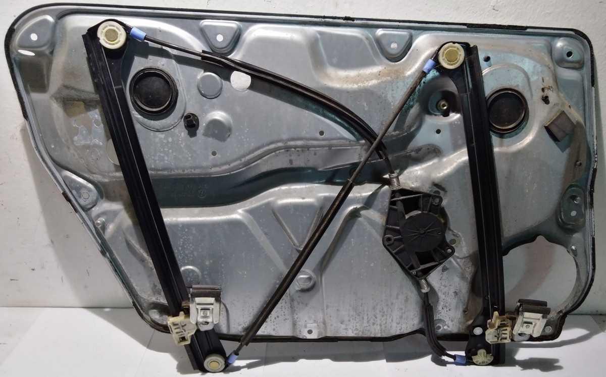 PANNELLO ALZAVETRO ANT DX VOLKSWAGEN PASSAT 3B1837462<br /><br /><br />