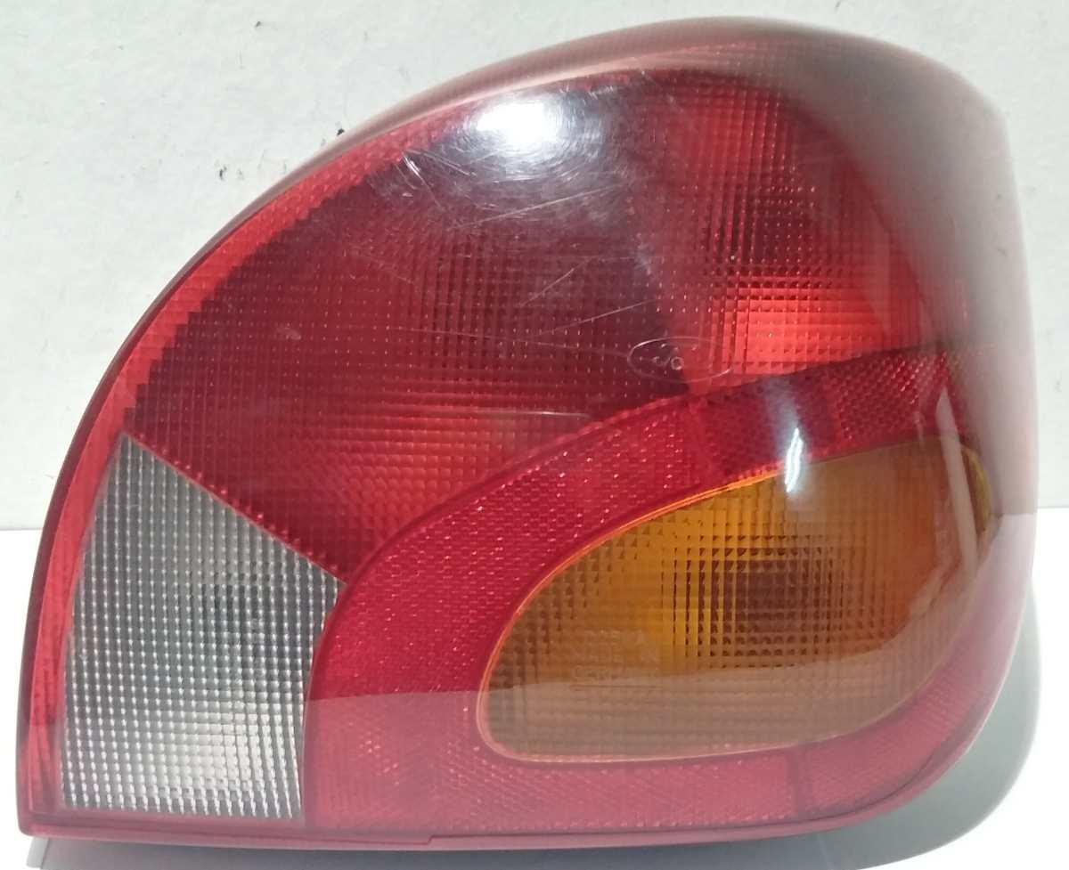 FANALE DX FORD FIESTA 1' SERIE 96FG13N004AB<br /><br /><br />