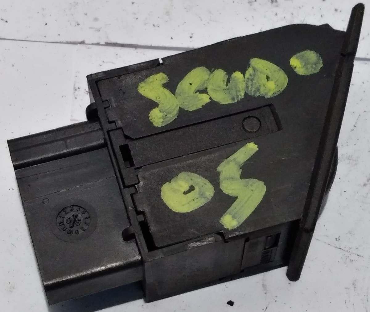 COMANDO REGOLAZIONE FARI FIAT SCUDO 2 s. 2.0 HDI 1925698<br /><br /><br />