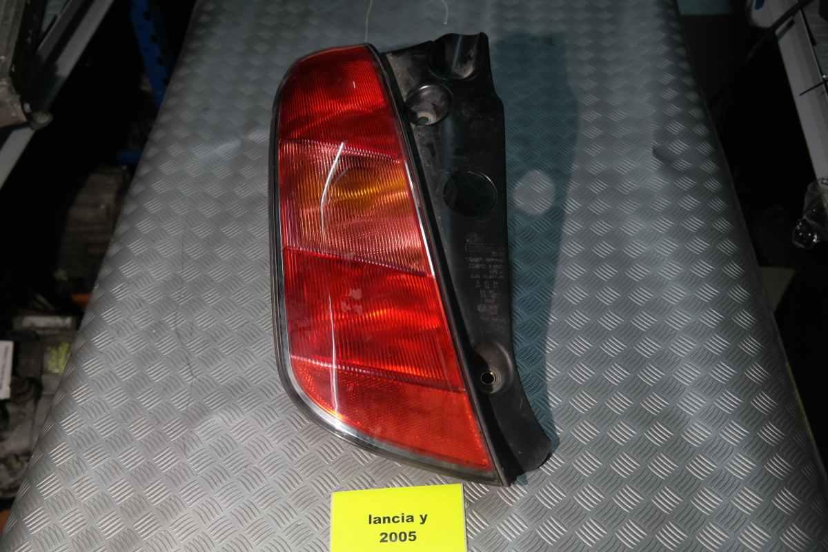 Lancia y fanale posteriore sx