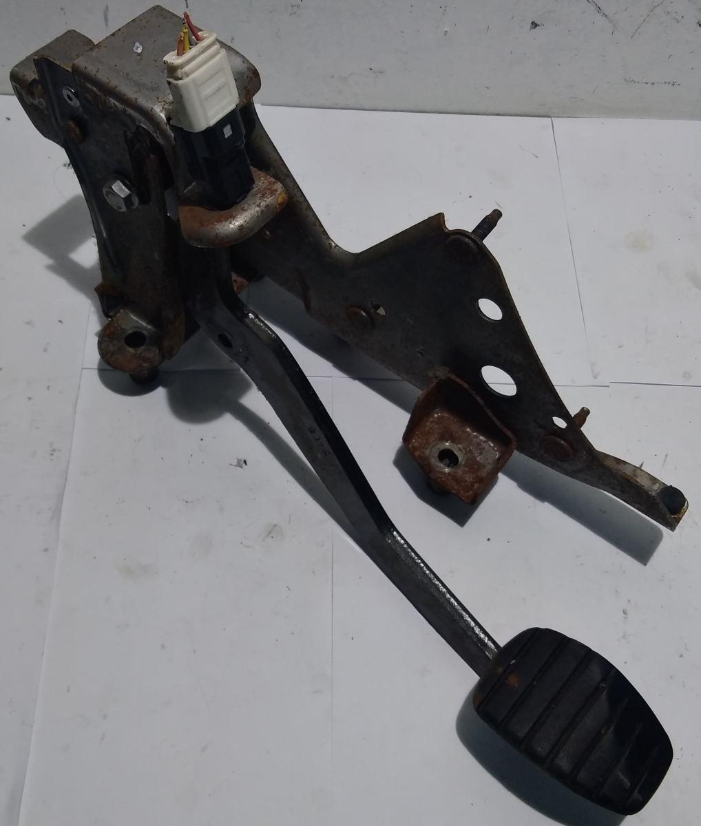 PEDALE FRENO RENAULT CLIO 1.2 BZ 8200711631<br /><br /><br />