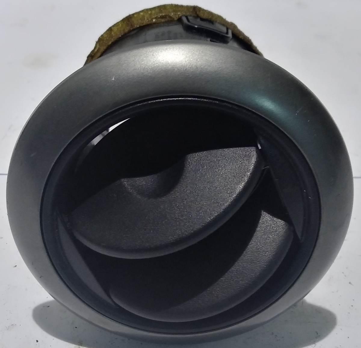 BOCCHETTA AERAZIONE DX NISSAN NOTE 1.5 DCI 687619U01A<br /><br /><br />