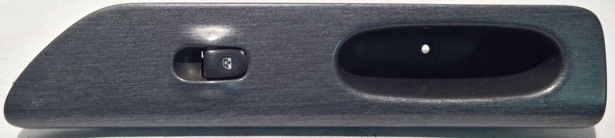 PULSANTIERA ANT DX  RENAULT LAGUNA 2000 7701707065<br /><br /><br />