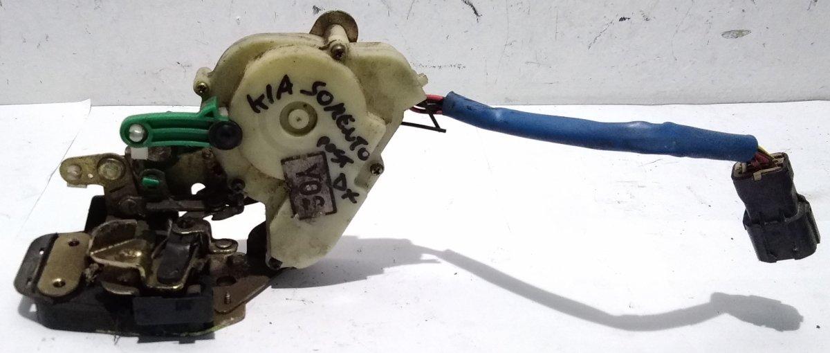 CHIUSURA PORTIERA POST DX KIA SORENTO 2007 814203E010<br /><br /><br />