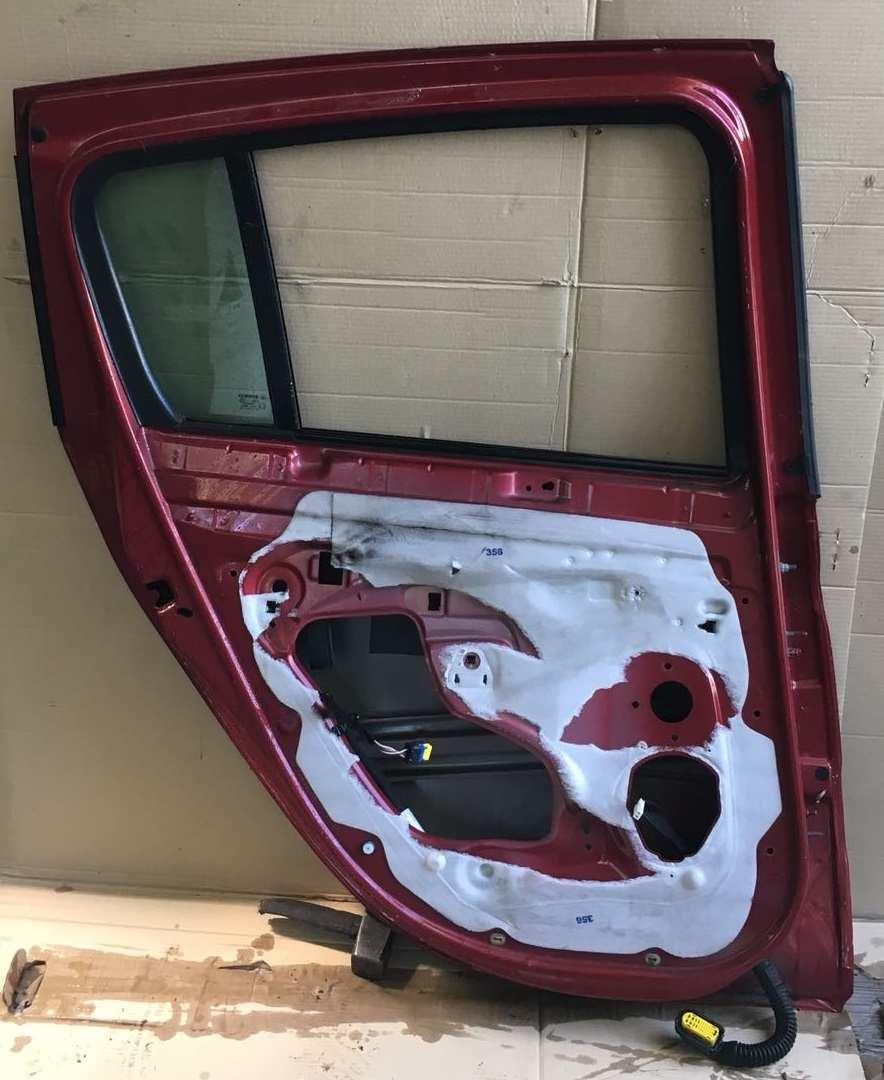 PORTIERA POST SX RENAULT CLIO 2010 7751476191<br /><br /><br /><br />