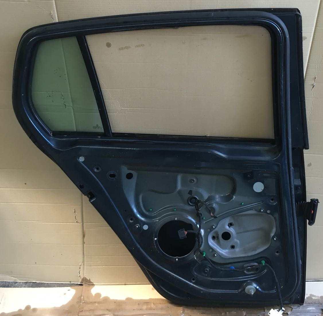 PORTIERA POST SX VOLKSWAGEN GOLF 5  1K6833105J<br /><br /><br />