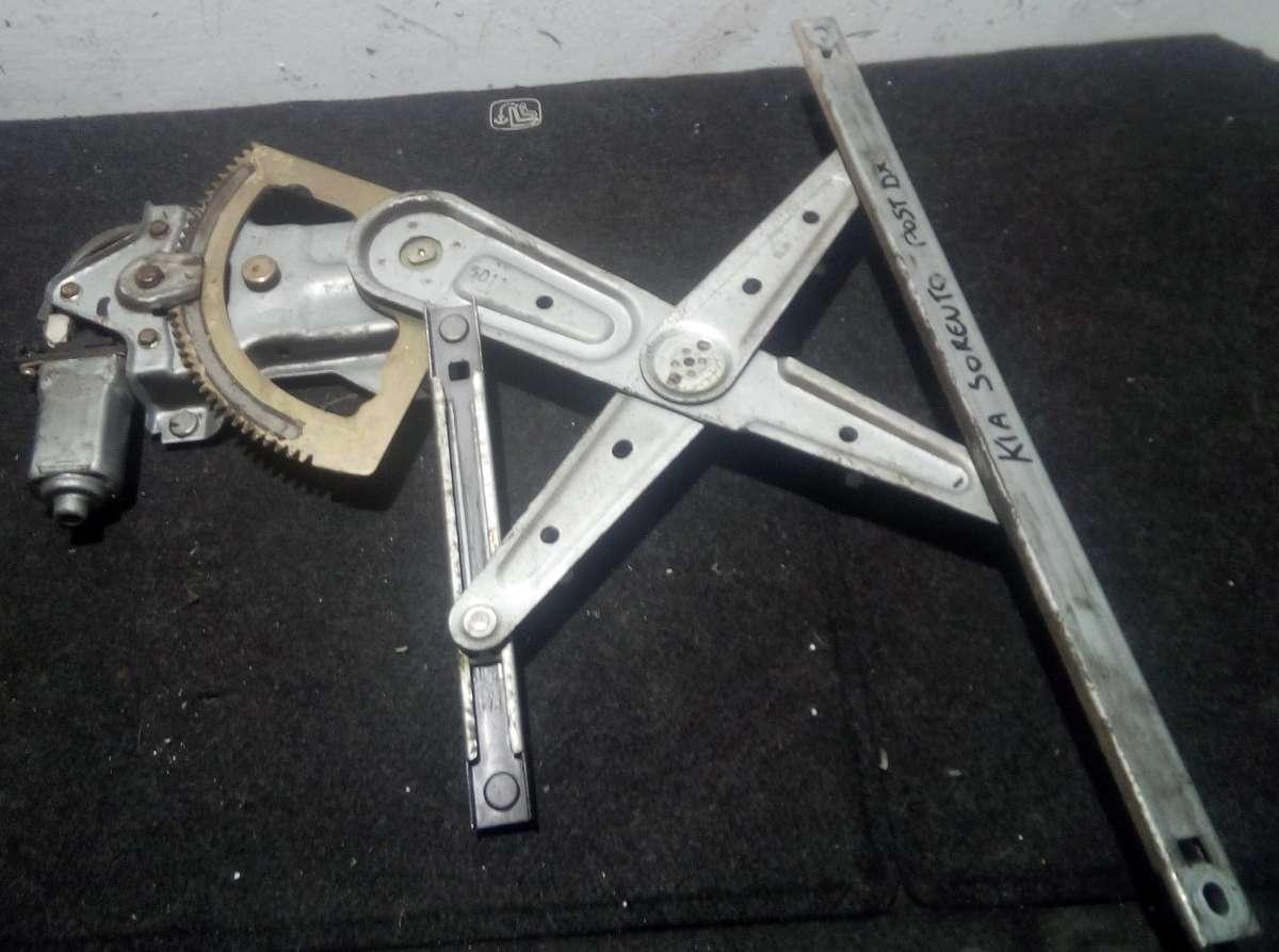 ALZAVETRO  POST DX KIA SORENTO 2007 834043E000<br /><br /><br />