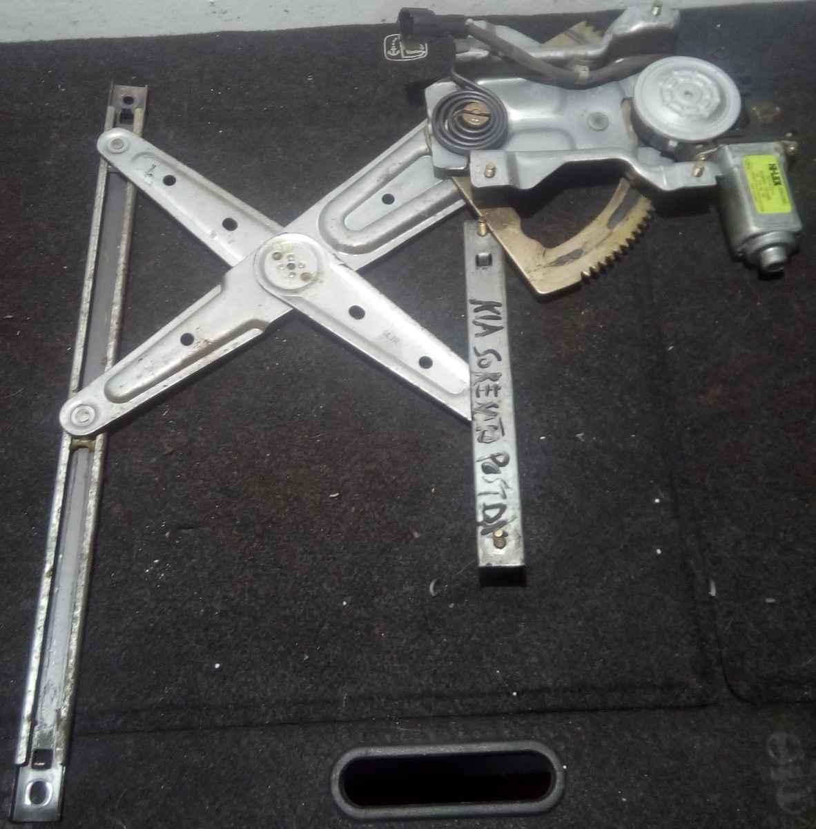 ALZAVETRO  POST DX KIA SORENTO 2007 834043E000<br /><br /><br />