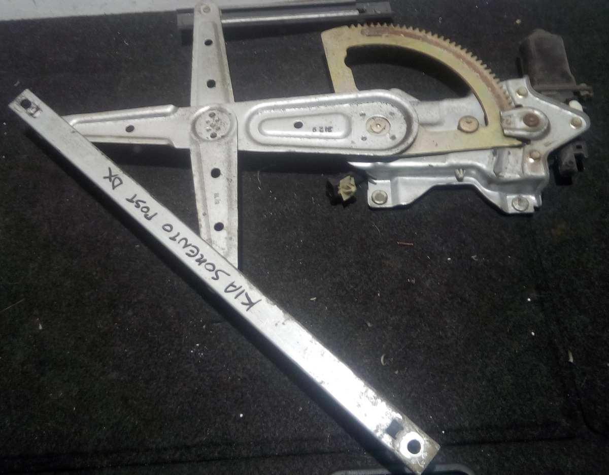 ALZAVETRO  POST DX KIA SORENTO 2007 834043E000<br /><br /><br />