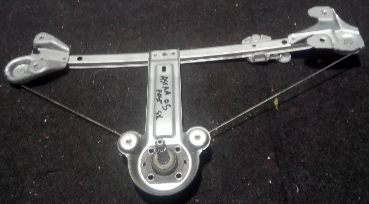 ALZAVETRO  POST SX OPEL ASTRA 2005 13100420<br /><br /><br />