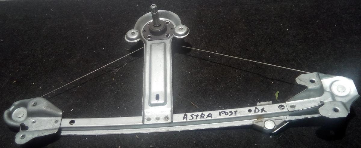 ALZAVETRO  POST DX OPEL ASTRA 2005 13100421<br /><br /><br />