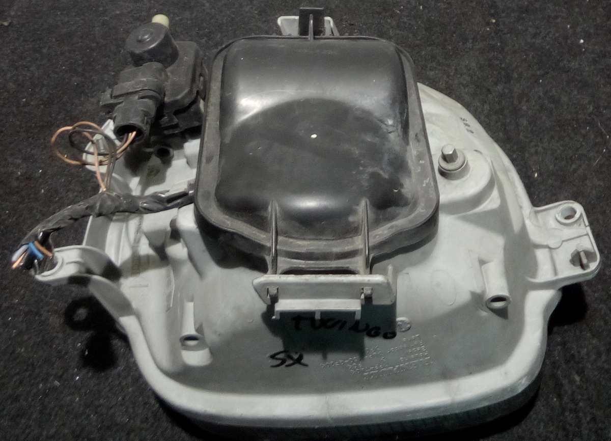 FARO SX RENAULT TWINGO 7701036395<br /><br /><br /><br />