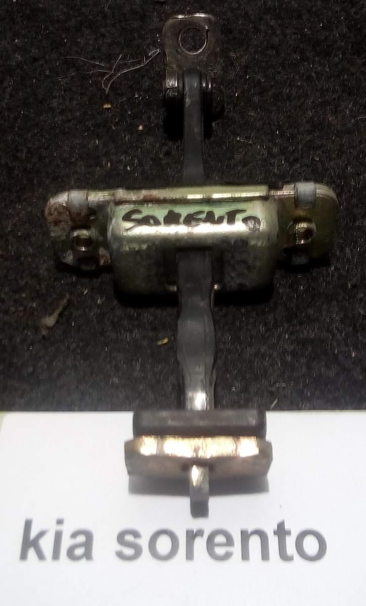TIRANTE PORTIERA ANT DX KIA SORENTO 2007 793903E001<br /><br /><br />