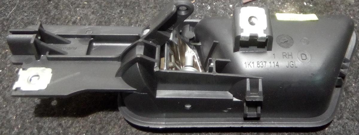 MANIGLIA INTERNA ANT DX VOLKSWAGEN GOLG 5 1K1837114 <br /><br /><br /><br />
