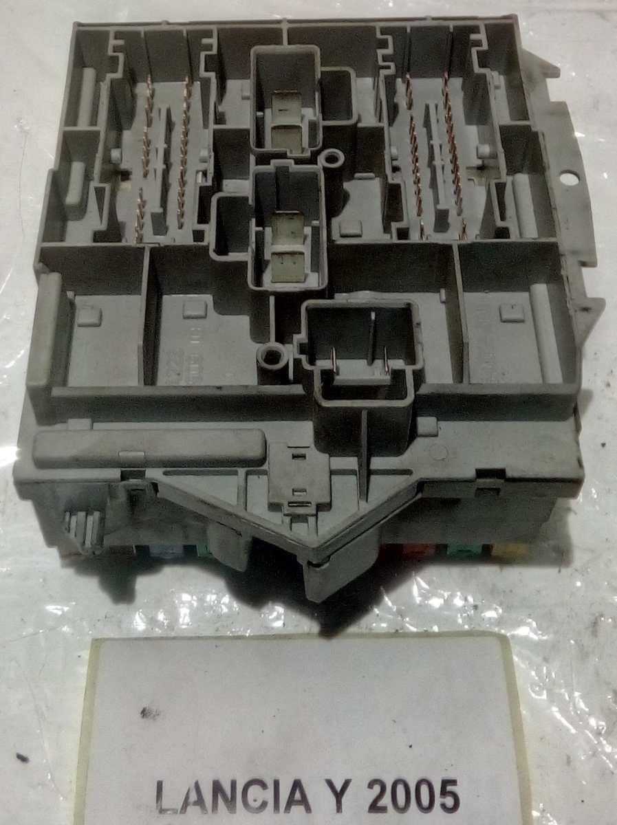 PORTAFUSIBILI LANCIA YPSILON 1.3 MJT 51724721<br /><br /><br />