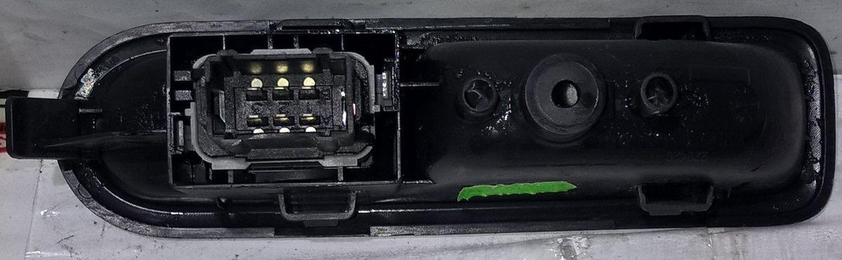 PULSANTE ALZAVETRO ANT DX RENAULT CLIO 2010 1500DCI<br />