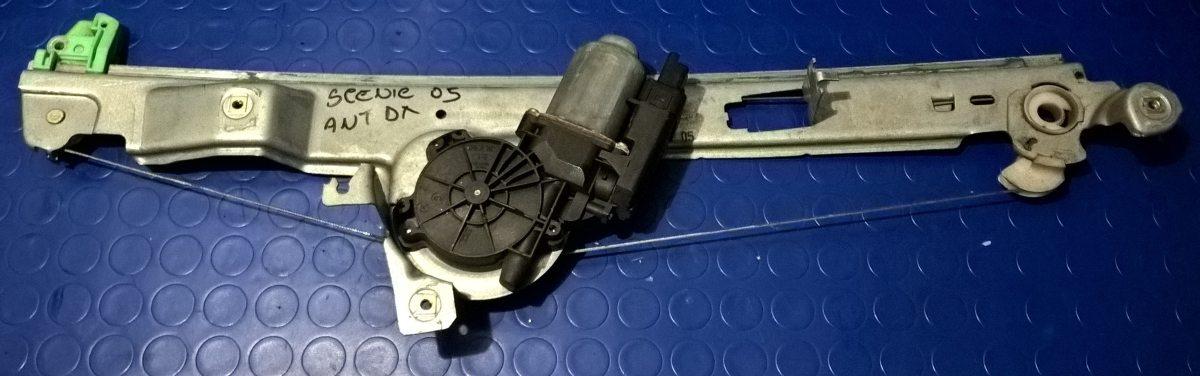 ALZAVETRO ELETTRICO ANT DX RENAULT SCENIC 1.9 DCI  8201010936<br />