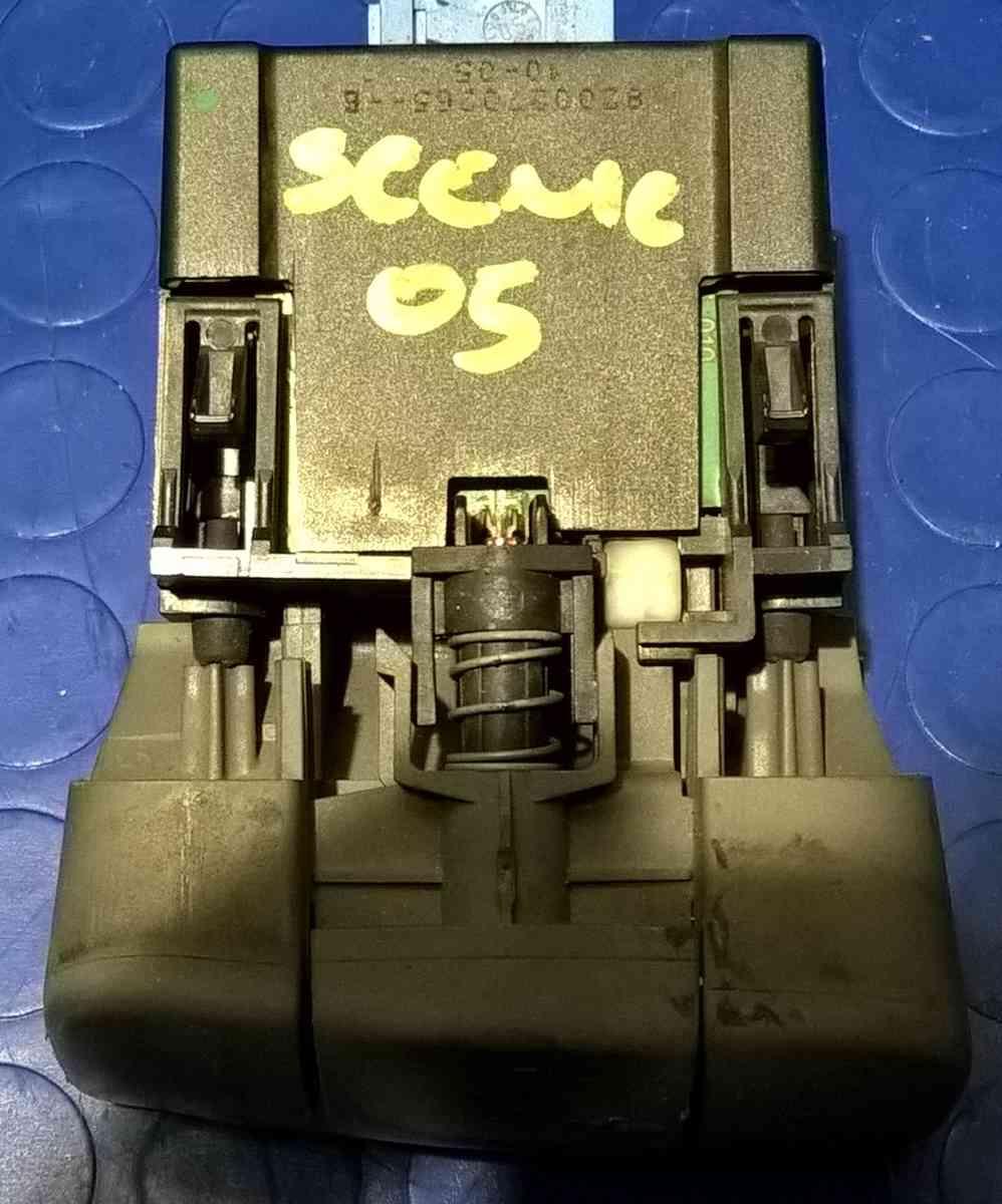 INTERRUTTORE FRENO A MANO RENAULT SCENIC 2005 8200314749<br />