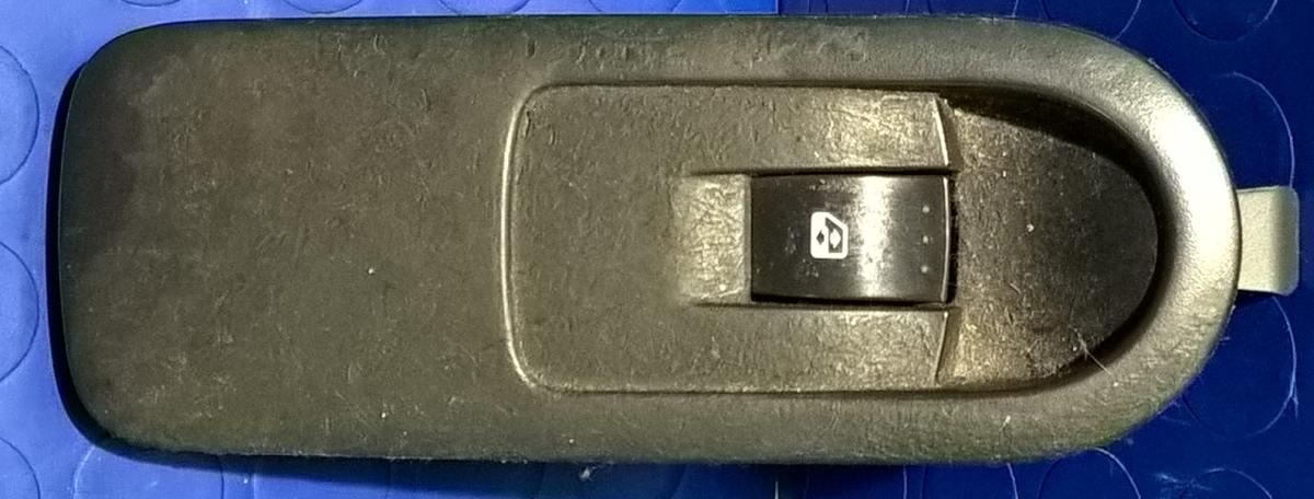 PULSANTI ALZAVETRO SX RENAULT SCENIC 2005 8200315042<br /><br />